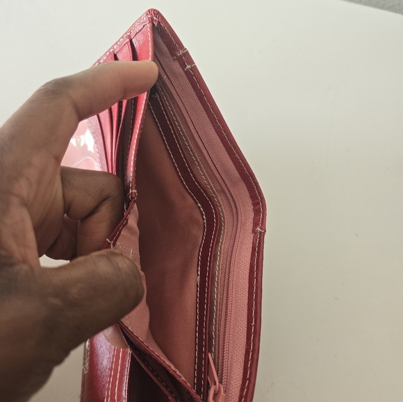 Fossil  (Folded) Red Leather Bi-Fold Passport Wallet Patent Leather Women - Picture 10 of 12